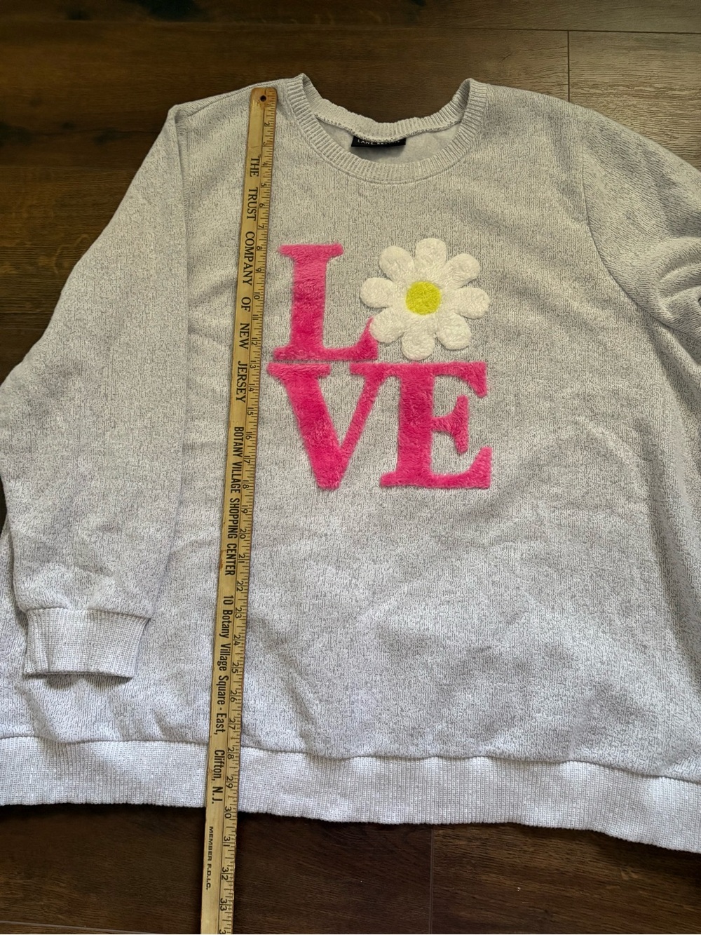 EUC Lane Bryant Light Gray Crewneck Sweater with Pink LOVE & White Daisy - Picture 5 of 7